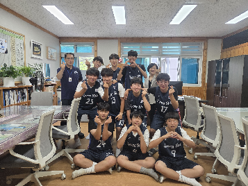 제19회&nbsp;광주광역시교육감배&nbsp;학교스포츠클럽대회(남자-농구)&nbsp;참가로&nbsp;인한&nbsp;교장선생님,&nbsp;학생들&nbsp;간담회&nbsp;실시
